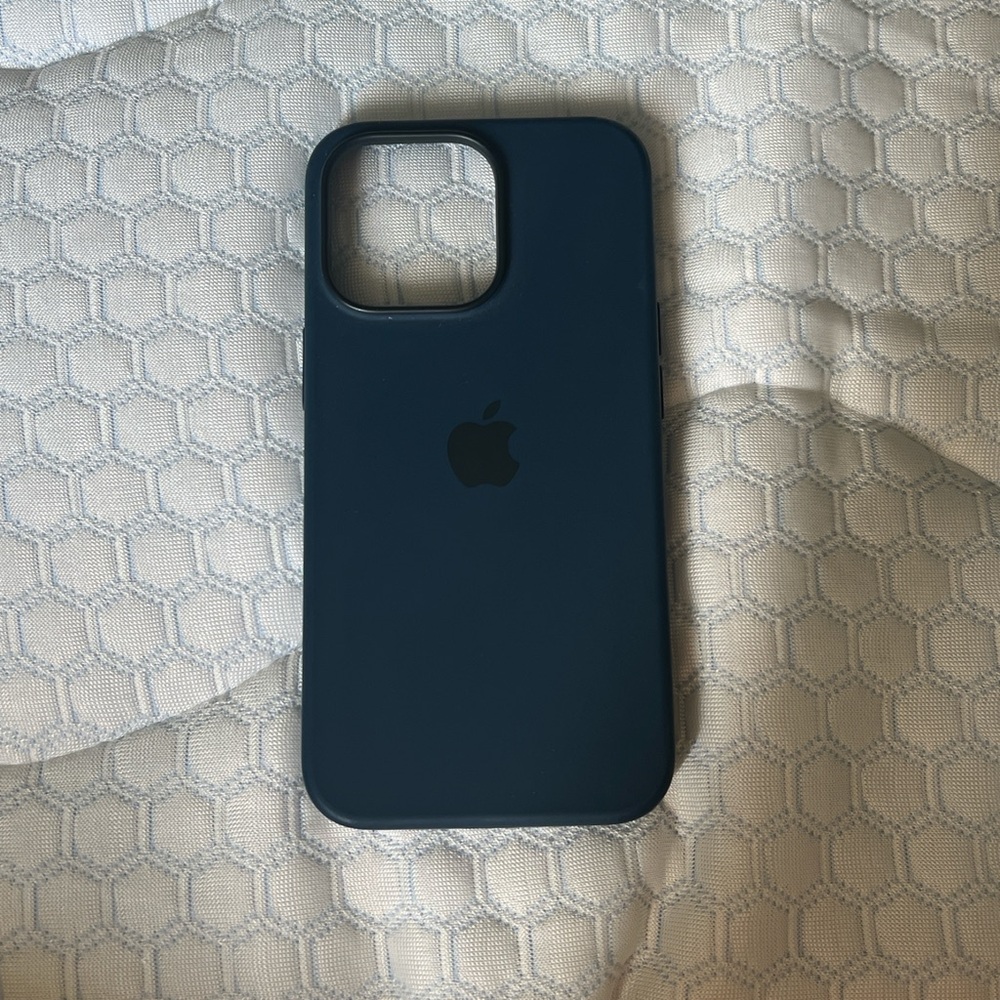 Apple iPhone 13 Pro MagSafe silicone case